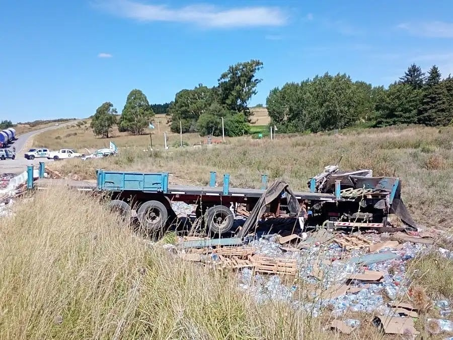 Tragedia en Tandil: choque entre un camión y un auto deja tres muertos y tres heridos